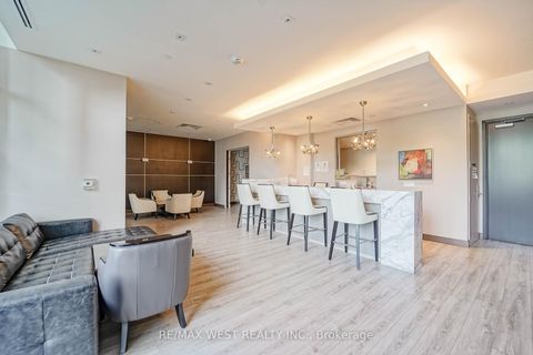 Photo 9 at 201A - 9608 Yonge Street, North Richvale, Richmond Hill