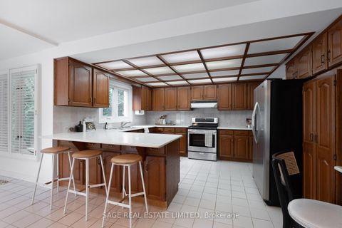 Photo 20 at 172 Burnhamthorpe Road, City Centre West, Toronto