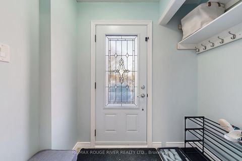 Photo 2 at 28 - 2550 Birchmount Road E, Sullivan, Toronto