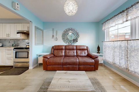 Photo 3 at 28 - 2550 Birchmount Road E, Sullivan, Toronto