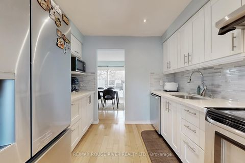 Photo 7 at 28 - 2550 Birchmount Road E, Sullivan, Toronto