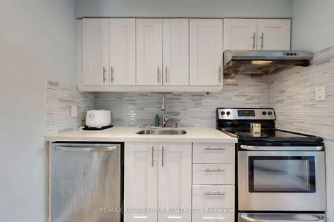 Photo 8 at 28 - 2550 Birchmount Road E, Sullivan, Toronto