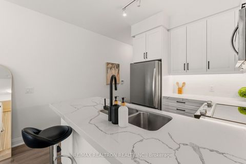 Photo 12 at 1301 - 20 Gatineau Drive N, Beverley Glen, Vaughan