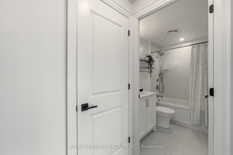 Photo 22 at 1301 - 20 Gatineau Drive N, Beverley Glen, Vaughan