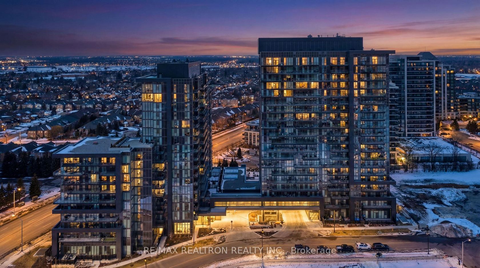 1301 - 20 Gatineau Drive N, Beverley Glen, Vaughan photo number 2