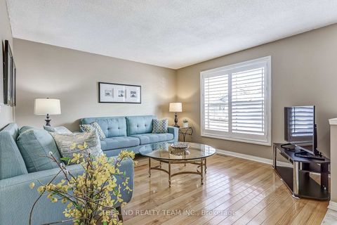 Photo 4 at 272 Jeff Smith Court, College Manor, Newmarket