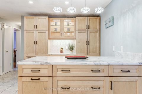 Photo 11 at 272 Jeff Smith Court, College Manor, Newmarket