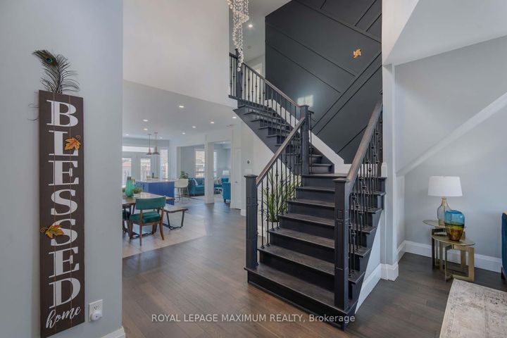 Photo 2 at 26 Marbella Road, Sonoma Heights, Vaughan