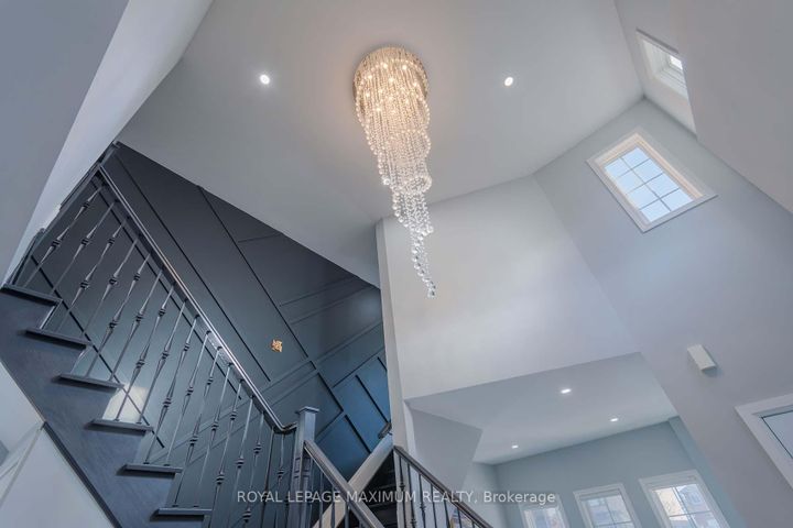 Photo 3 at 26 Marbella Road, Sonoma Heights, Vaughan