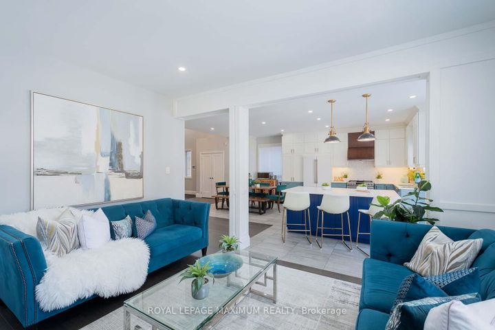 Photo 5 at 26 Marbella Road, Sonoma Heights, Vaughan