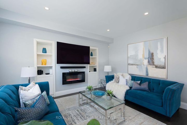 Photo 6 at 26 Marbella Road, Sonoma Heights, Vaughan