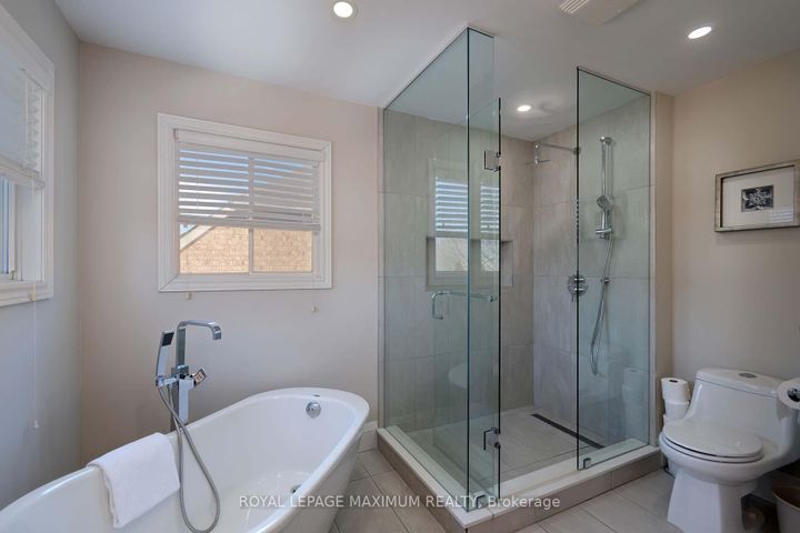Photo 24 at 26 Marbella Road, Sonoma Heights, Vaughan