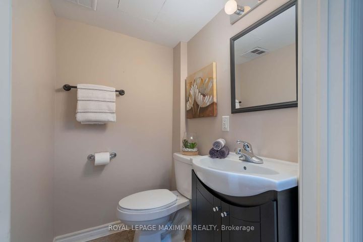 Photo 34 at 26 Marbella Road, Sonoma Heights, Vaughan