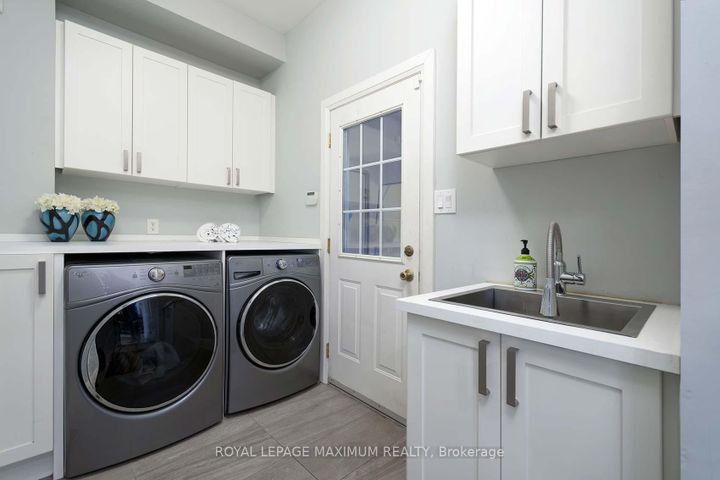 Photo 35 at 26 Marbella Road, Sonoma Heights, Vaughan