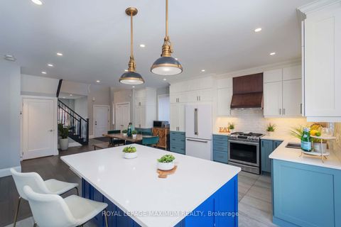 Photo 11 at 26 Marbella Road, Sonoma Heights, Vaughan