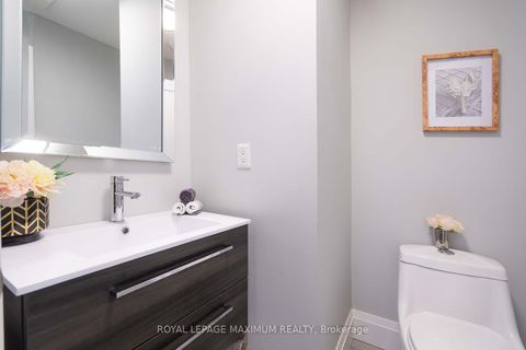 Photo 17 at 26 Marbella Road, Sonoma Heights, Vaughan