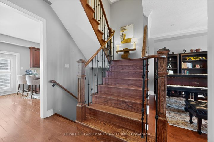 Photo 7 at 552 Morning Dove Drive, WC Wedgewood Creek, Oakville