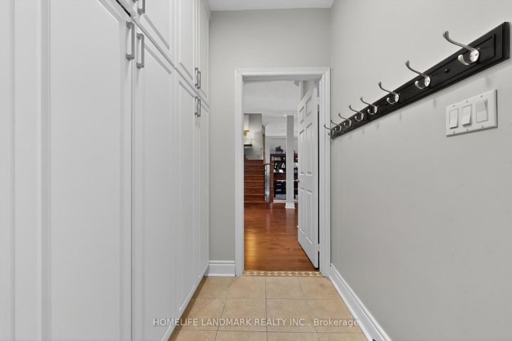 Photo 8 at 552 Morning Dove Drive, WC Wedgewood Creek, Oakville