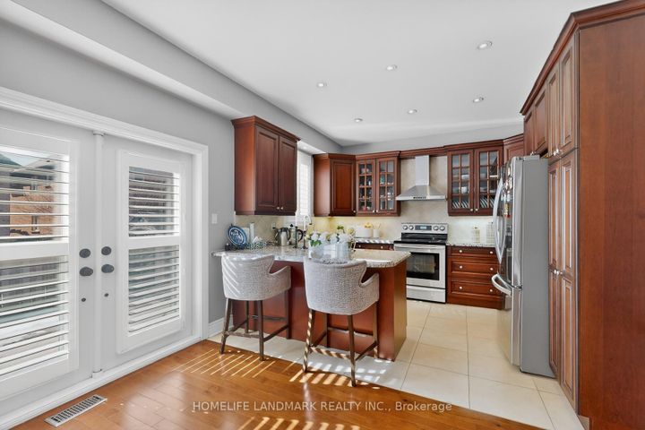 Photo 9 at 552 Morning Dove Drive, WC Wedgewood Creek, Oakville