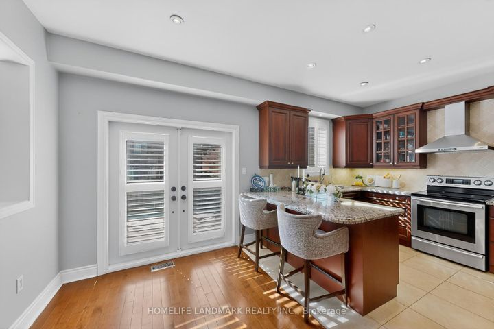 Photo 11 at 552 Morning Dove Drive, WC Wedgewood Creek, Oakville