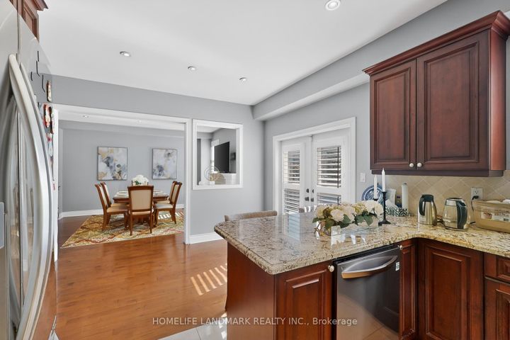 Photo 12 at 552 Morning Dove Drive, WC Wedgewood Creek, Oakville