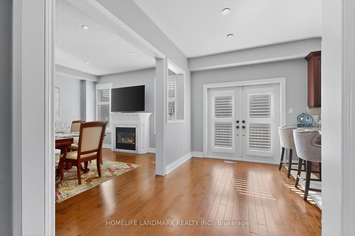 Photo 16 at 552 Morning Dove Drive, WC Wedgewood Creek, Oakville