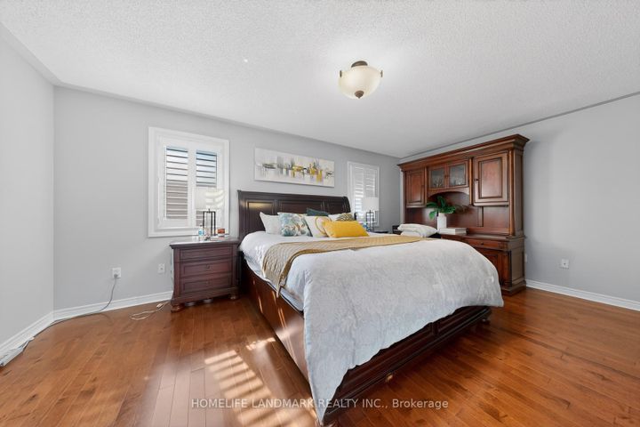 Photo 18 at 552 Morning Dove Drive, WC Wedgewood Creek, Oakville