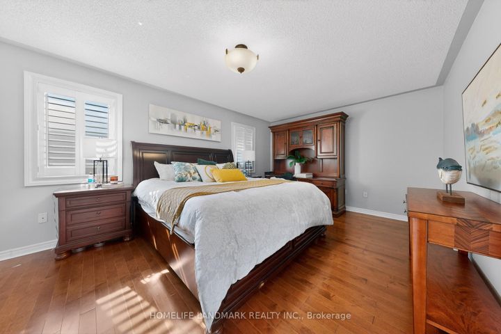 Photo 19 at 552 Morning Dove Drive, WC Wedgewood Creek, Oakville