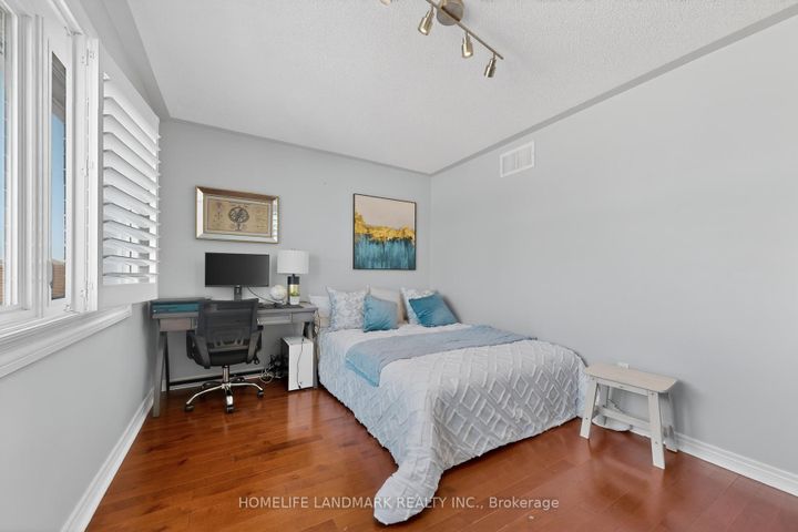 Photo 25 at 552 Morning Dove Drive, WC Wedgewood Creek, Oakville