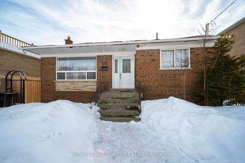 Photo 1 at 217 Moore Park Avenue, Newtonbrook West, Toronto