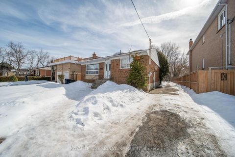 Photo 2 at 217 Moore Park Avenue, Newtonbrook West, Toronto