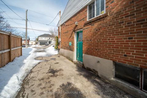 Photo 3 at 217 Moore Park Avenue, Newtonbrook West, Toronto