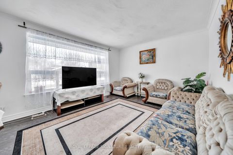 Photo 7 at 217 Moore Park Avenue, Newtonbrook West, Toronto