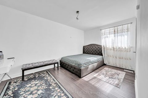 Photo 9 at 217 Moore Park Avenue, Newtonbrook West, Toronto