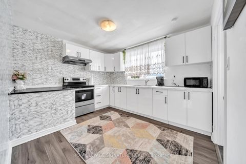 Photo 16 at 217 Moore Park Avenue, Newtonbrook West, Toronto