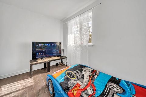 Photo 23 at 217 Moore Park Avenue, Newtonbrook West, Toronto