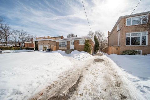 Photo 34 at 217 Moore Park Avenue, Newtonbrook West, Toronto
