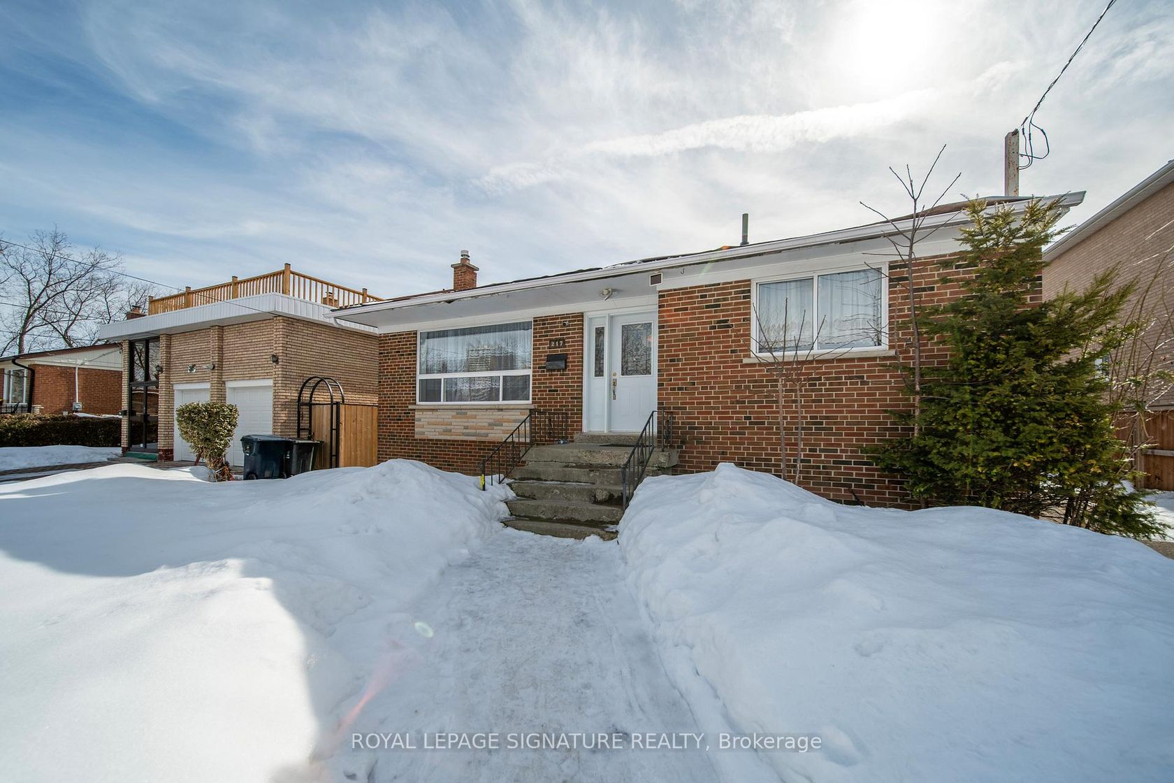 217 Moore Park Avenue, Newtonbrook West, Toronto photo number 2