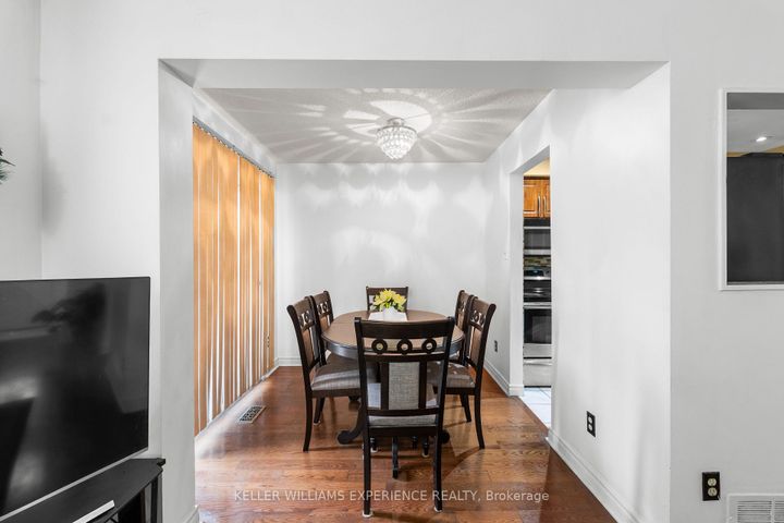 Photo 8 at 4 Sunshine Drive, Observatory, Richmond Hill