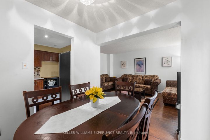 Photo 9 at 4 Sunshine Drive, Observatory, Richmond Hill