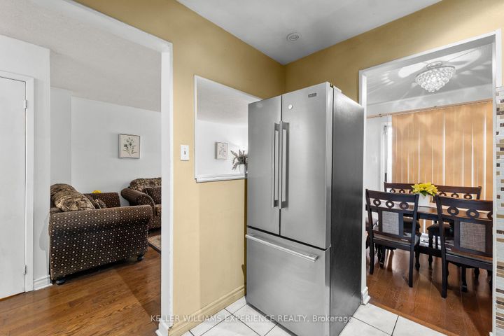 Photo 12 at 4 Sunshine Drive, Observatory, Richmond Hill