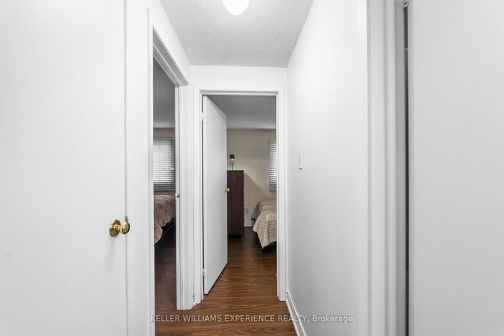 Photo 13 at 4 Sunshine Drive, Observatory, Richmond Hill