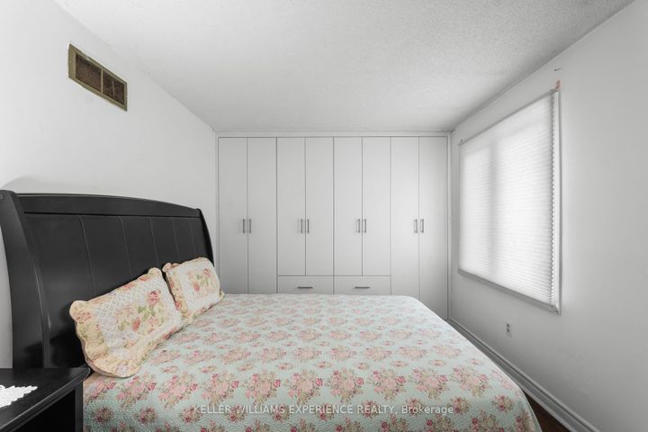 Photo 15 at 4 Sunshine Drive, Observatory, Richmond Hill