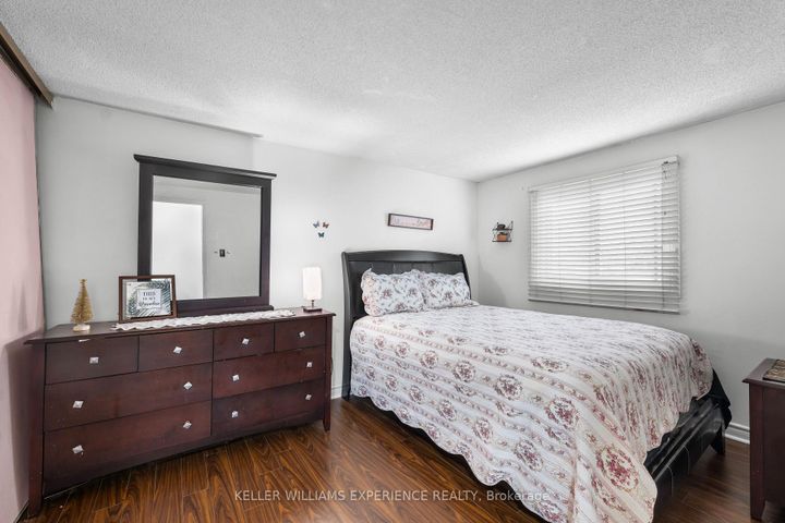 Photo 16 at 4 Sunshine Drive, Observatory, Richmond Hill