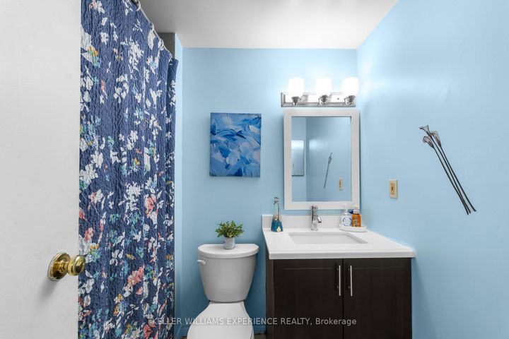 Photo 18 at 4 Sunshine Drive, Observatory, Richmond Hill