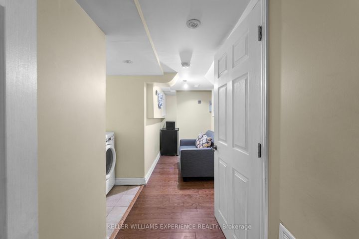 Photo 21 at 4 Sunshine Drive, Observatory, Richmond Hill