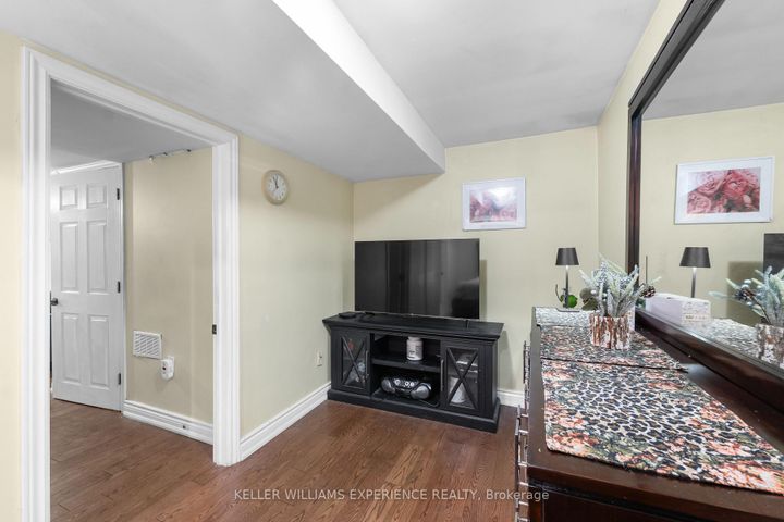 Photo 24 at 4 Sunshine Drive, Observatory, Richmond Hill