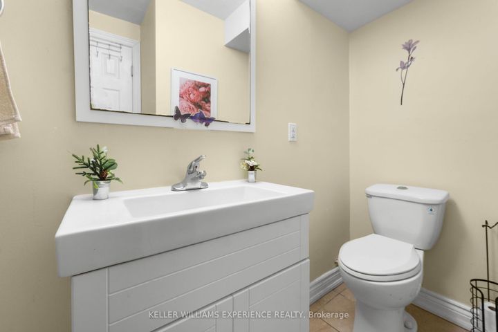 Photo 25 at 4 Sunshine Drive, Observatory, Richmond Hill