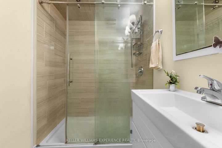 Photo 26 at 4 Sunshine Drive, Observatory, Richmond Hill