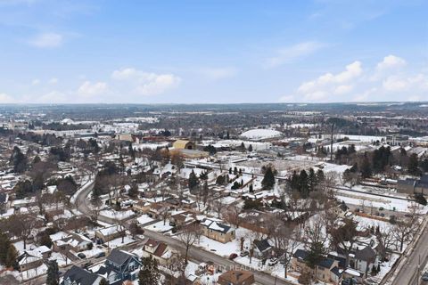 Photo 7 at 33 Walton Drive, Aurora Village, Aurora